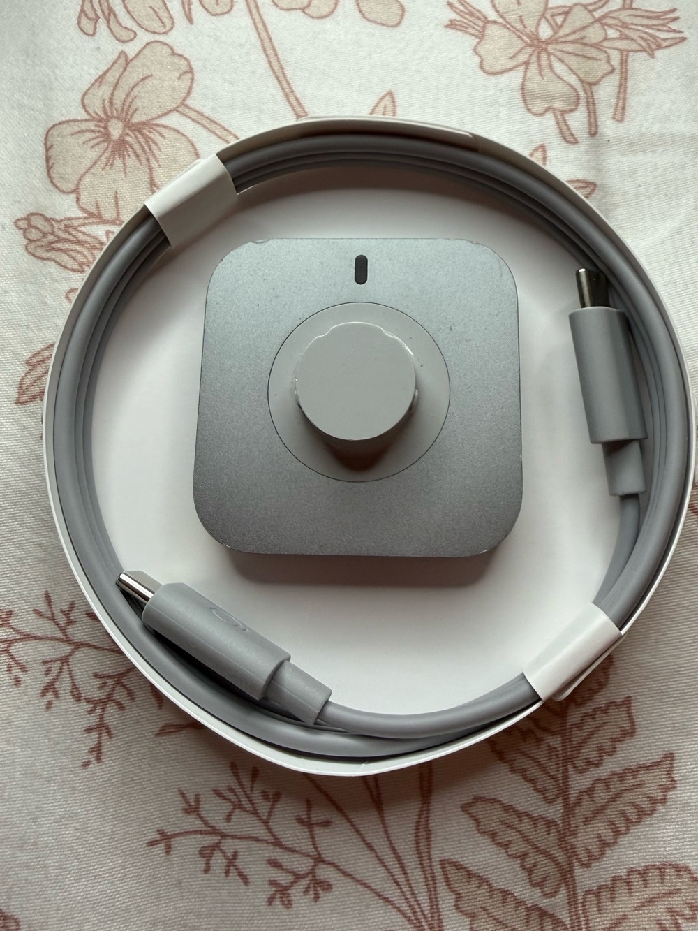BRAND NEW | Oura Ring 4 | Size 8 | Charger